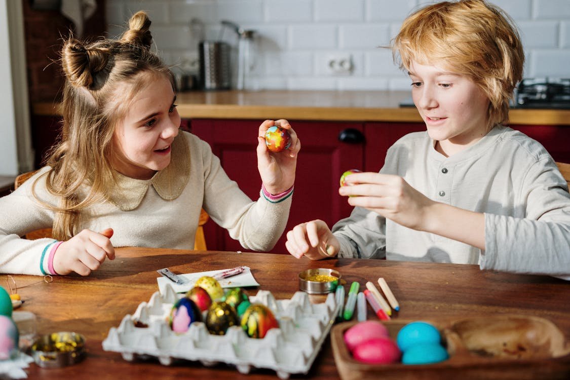 Indoor egg swing